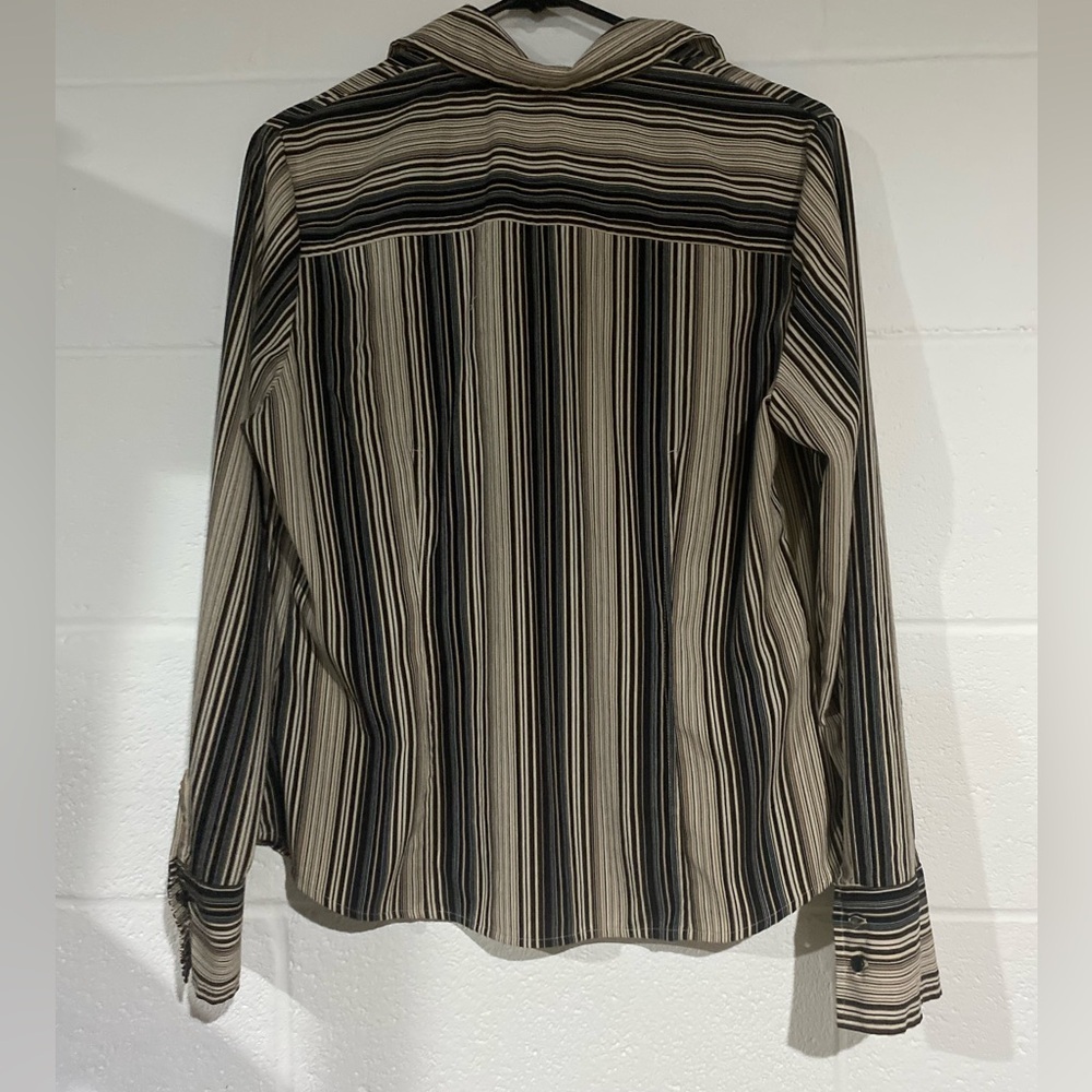 East 5th button down top medium - image 2